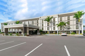  Comfort Inn & Suites St Pete - Clearwater International Airport  Клеруотер